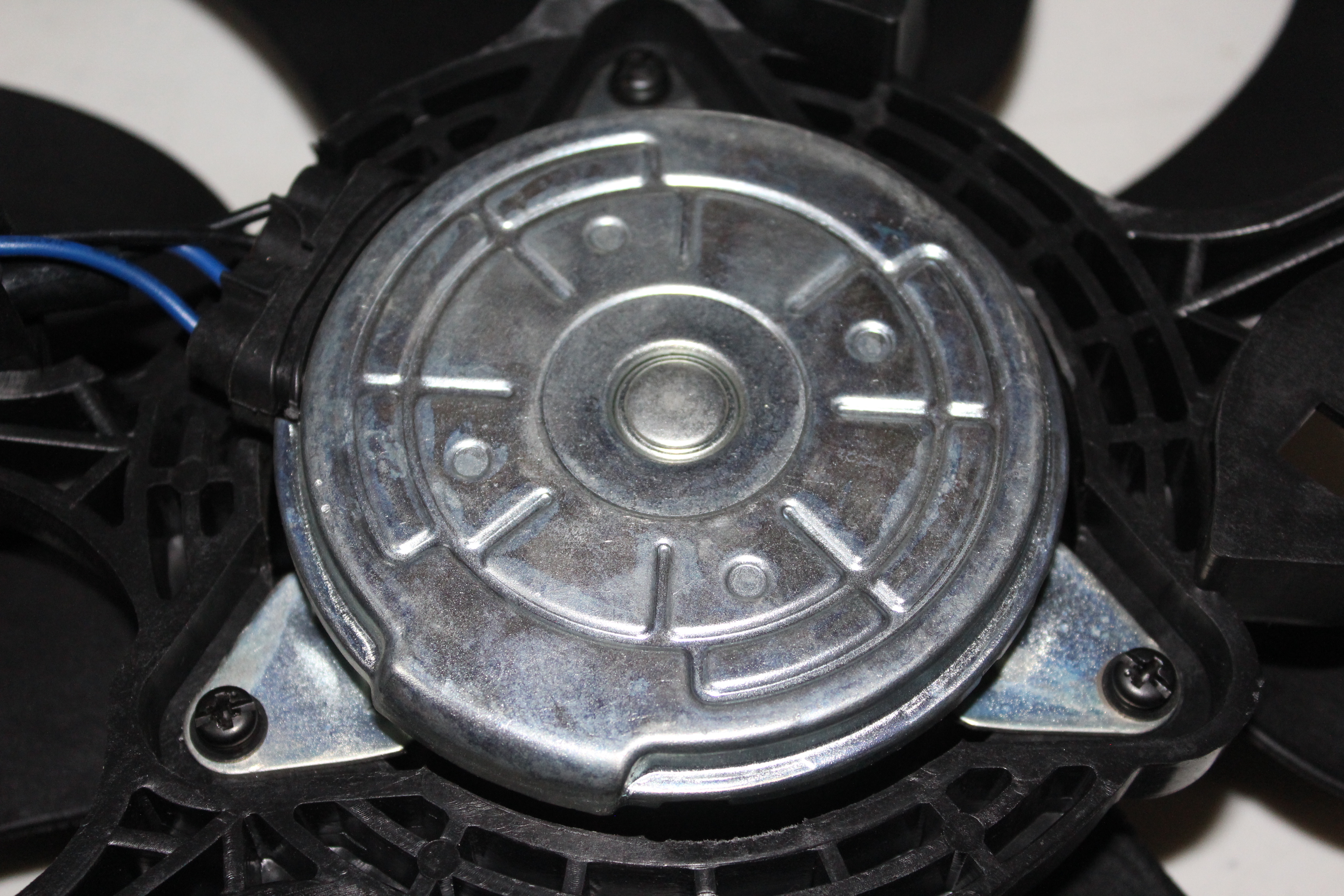 MOTOVENTILADOR MARCH 1.6  2012-2021 VERSA 2012-2019  2 CONECTORES 